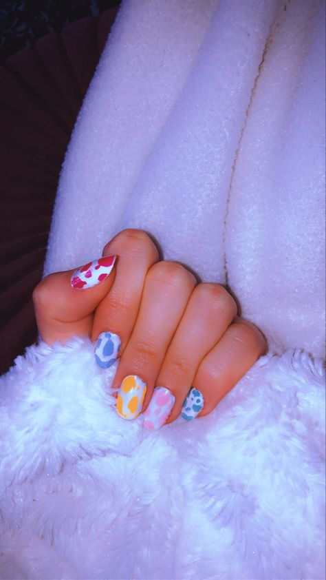 Nails Light Colors, Cute Short Nail Ideas, Short Nail Ideas, Cow Nails, Rainbow Pastel, Rainbow Nails, Stylish Nails, Nail Inspo, Light Colors