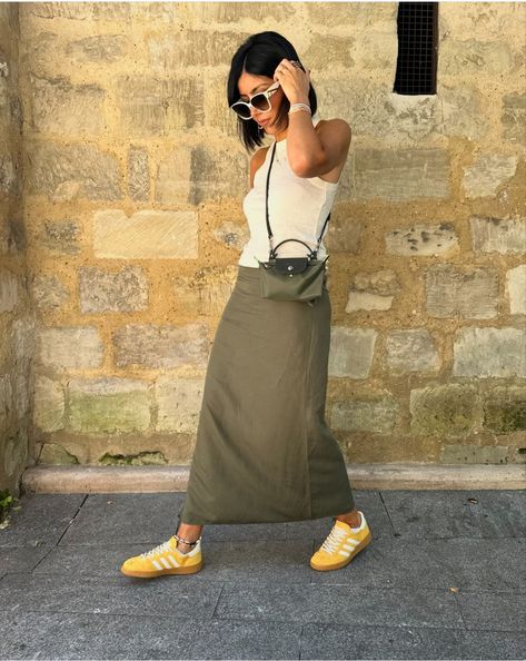 Olive Green Skirt Outfit, Green Skirt Outfit, Midi Outfit, Green Skirt Outfits, Skirt Outfit Casual, Olive Green Skirt, Olive Skirt, Midi Skirt Outfit, Skirt Outfit