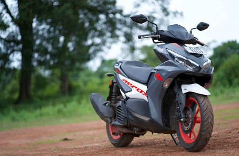 This could simply be the fastest 150cc scooter in India ! Yamaha Aerox 155, Aerox 155, 150cc Scooter, Bike News, Full Face Helmets, Simply Be, Fuel Efficient, Fuel Economy, Fuel Injection