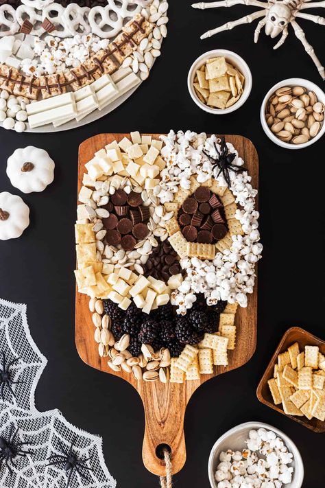 Halloween Dessert Platter, Vanilla Meringue Cookies, Halloween Bunco, Halloween Platter, Entertaining Snacks, Spooky Dinner, Halloween Pizza, Halloween Buffet, Chocolate Covered Raisins