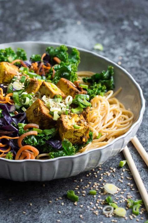 Kale Stir Fry with Crispy Curried Tofu Vegan Cabbage Recipes, Easy Kale Recipes, Tofu Kale, Kale Stir Fry, Cabbage Recipes Healthy, Complex Carbs, Healthy Weeknight Dinners, Easy Vegan Dinner, Kale Recipes