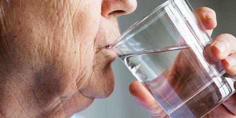 Difficulty Swallowing Food, Aspiration Pneumonia, Elderly Woman, Reverse Osmosis, Healthy Aging, Signs And Symptoms, Emergency Medical, Vitamin B, Medical Advice