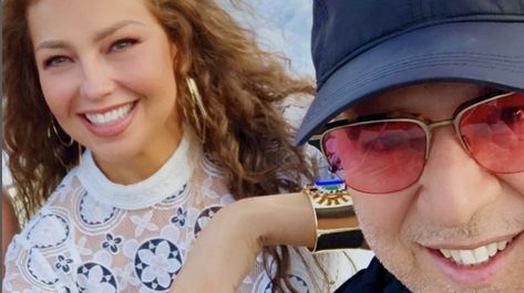 Las razones por las que dicen que una infidelidad rodea al matrimonio de Thalía y Tommy Mottola. Hay rumores sobre infidelidad alrededor del matrimonio de Thalía y Tommy Mottola, quienes llevan 22 años de casados. La pareja conformada por la artista y el productor se envolvió en una especulación que aún no se aclara. Sigue leyendo: QUÉ HA SIDO […] The post El escándalo que rodea a Thalía y a su esposo Tommy Mottola appeared first on Revista Caras. Lili Estefan, Tommy Mottola, Olivier Rousteing, Beautiful Couple, Shakira, No Se, Paris Fashion, Paris Fashion Week, Square Sunglass