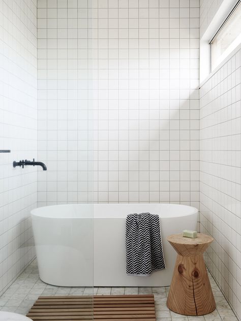 Minimalist Decorating, Minimalist Bathroom Design, Decor Ikea, Bad Inspiration, Hus Inspiration, Minimalist Bathroom, Bathroom Renos, Minimalist Home Decor, Laundry In Bathroom