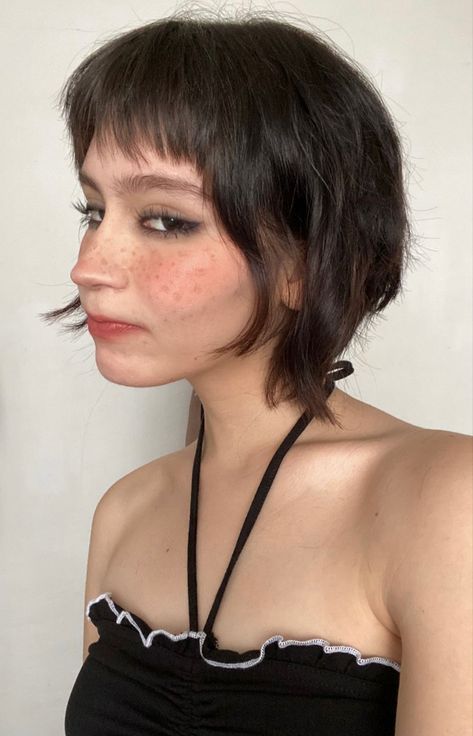 Dark Everyday Makeup, Minimal Grunge Makeup, Mavis Makeup, Soft Alternative Makeup, Short Hair Makeup, Swag Makeup, Ethereal Makeup, Dark Makeup, Make Up Inspo