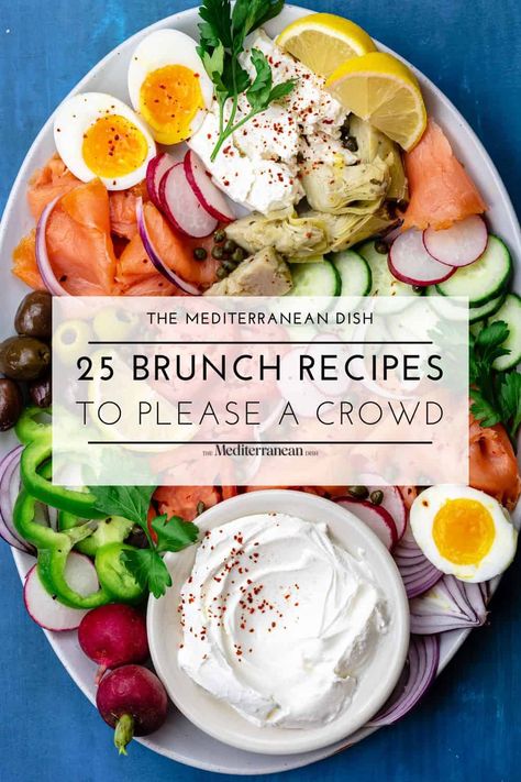 Our best brunch recipes to please a crowd, with our favorite easy brunch ideas for lazy weekend mornings and brunch parties alike! Outdoor Brunch Menu Ideas, Poolside Brunch Ideas, European Brunch, Summer Brunch Ideas, Brunch Recipes Healthy, Mom Brunch, Easy Brunch Ideas, Brunch Ideas For A Crowd, Brunch Menu Ideas