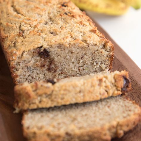 image Banana Cinnamon Bread, Flourless Banana Bread Recipe, Flourless Banana Bread, Banana Oat Bread, Peanut Butter Oatmeal Chocolate Chip, Banana Bread Bars, Healthy Chocolate Banana, Strawberry Banana Bread, Pumpkin Snack