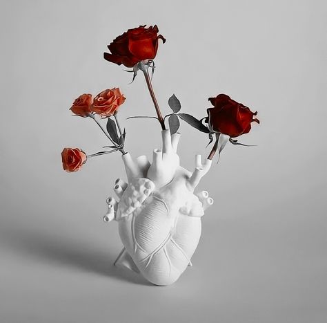 Sculpture Art Clay Aesthetic, Heart Vases, Heart Shaped Vase, Heart Vase, Decor Flowers, Flowers Aesthetic, Ceramics Pottery Art, Clay Art Projects, Ceramics Ideas Pottery