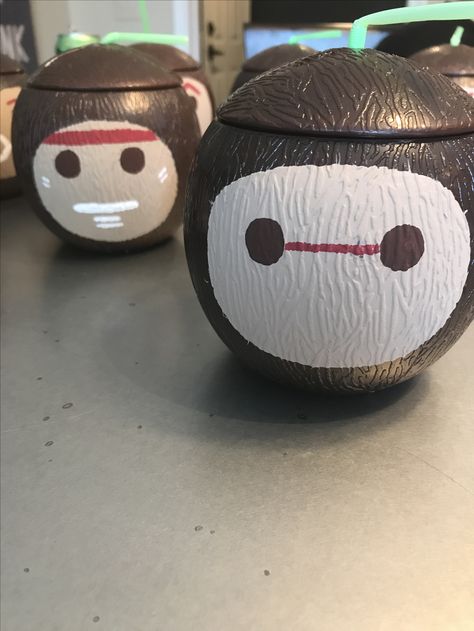 Moana coconut cups. Baymax inspired (just like the Easter egg Baymax Kakamora in Moana). https://www.etsy.com/listing/539779712/kakamora-coconut-cups Disney Cruise Door Decorations Moana, Moana Coconut, Diy Moana Boat, Moana Canoe, Moana Coconut Cups, Moana Boat, Coconut Cups, Moana Birthday Party, Moana Birthday