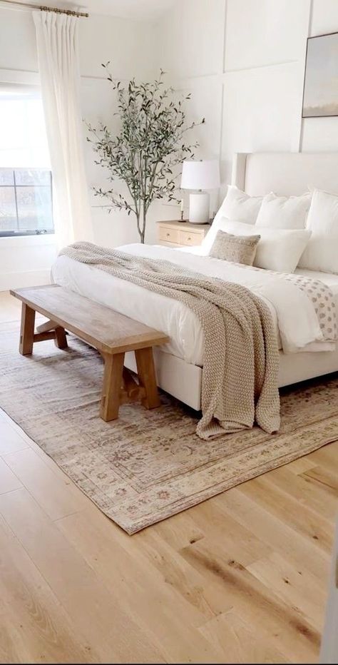 Bedding Linen Ideas, Cozy Bed Decor Ideas, Soft Beds, Beige Style Aesthetic, Modern Bedding Ideas, Beige Aesthetic Home Decor, Beige And White Bedding, Beige Cozy Bedroom, Cozy Modern Farmhouse Bedroom