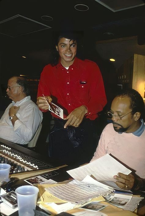 Quincy Jones Michael Jackson, Michael Jackson 1987, Black American Culture, Johnny Halliday, Mj Bad, Michael Jackson Hot, Michael Jackson Bad Era, Bad Album, Photos Of Michael Jackson