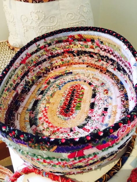 Coiled Fabric Bowl, Clothesline Basket, Fabric Rope, Fabric Basket Tutorial, Rope Bowls, Rope Rug, Diy Rope Basket, Basket Weaving Diy, Fabric Bowl