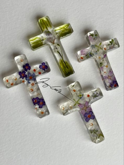 Easter Resin Ideas, Resin Jewerly, Resin Cross, Rakhi Design, Resin Ideas, Spring Art, Resin Diy, First Communion, Resin Jewelry