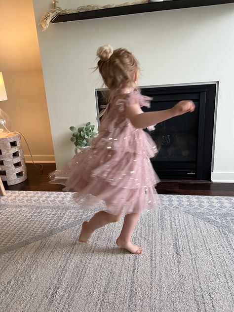 Toddler pink party dress. Tulle dress with gold moons and stars toddler twirling in dress Baby Tulle Dress, Toddler Birthday Dress, Summer Princess, Tutu Birthday, Stars And Moons, Toddler Birthday Party, Tulle Dresses, Ballerina Party, Ballerina Dress