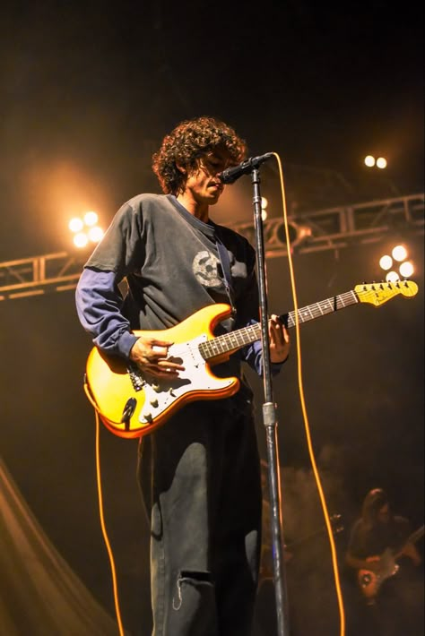 Dominic Fike Magazine, Dominic Fike Guitar, Dominic Fike Wallpaper Aesthetic, Dominic Fike Style, Dominic Fike Outfits, Dominic Fike Concert Outfit, Dominic Fike Concert, Dominic Fike Wallpaper, Dominic Fike Aesthetic