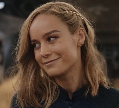 Captain Marvel Hairstyle, Captain Marvel Hair, Brie Larson Hair, Captain Marvel Aesthetic, Carol Danvers Icon, The Marvels 2023, Captain Marvel Carol Danvers, Marvel Background, The Marvels