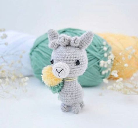 PATRÓN GRATIS Pequeña Llama Juguete Amigurumi Crochet Panda, Llama Alpaca, Crochet Plant, Crochet Unicorn, Crochet Elephant, Pink Yarn, Crochet Dog, Crochet Cat, Amigurumi Free