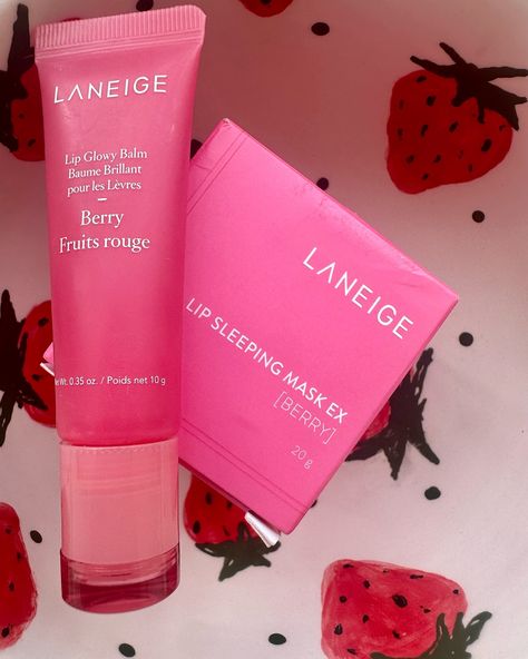 I’m having the BERRY best summer!! all thanks to @laneige_us I love their lip sleeping mask & lip glowy balm! 🍓🍓🍓 #laneige #lipsleepingmasklaneige #lipglowybalmlaneige #berrybestsummer #berrylaneige Lange Lip Balm, Lip Glowy Balm, Lip Gloss Cosmetics, Lip Gloss Balm, Berry Lips, Simple Skincare Routine, Lip Sleeping Mask, Sleeping Mask, Simple Skincare