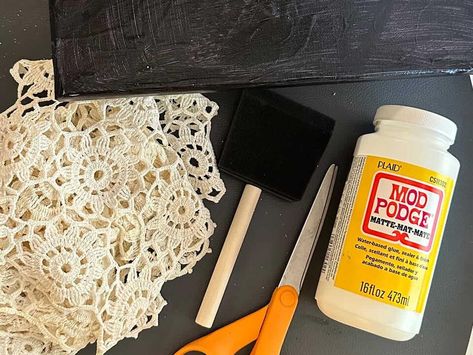 Repurposing Doily on Canvas Wall Art Craft Project - NewsBreak Doily Decor, Framed Doilies, Mod Podge Matte, Key Diy, Doily Art, Canvas Diy, Plastic Food Containers, Diy Posts, Wall Art Crafts