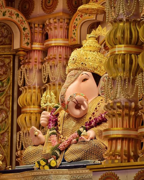 Dagadusheth Ganapati Hd, Dagadusheth Ganapati, Pune Ganpati, Clay Ganesha, Iphone Wallpaper Earth, Ganpati Bappa Wallpapers, Ram Wallpaper, Ganesh Lord, Ganapati Decoration