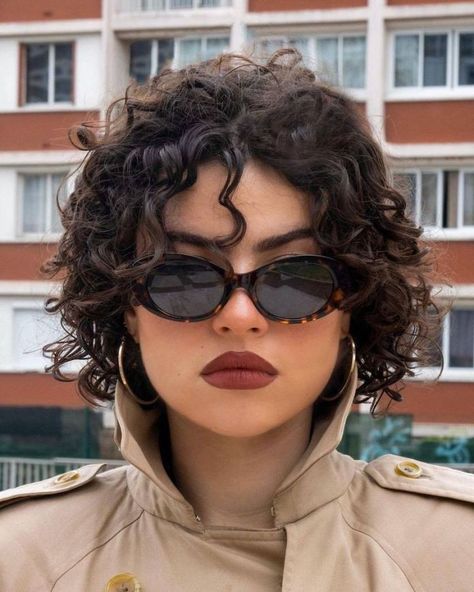 Tucked Bob, Bob Curly Hair, Bob Riccio, Haircut Reference, Natural Bob, Curly Hair Style, Edgy Short Haircuts, Bob Haircut Curly, Curly Hair Photos