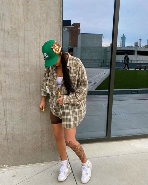 Craft Jordan 4, Women Baseball Cap Outfit, Sneaker Fits, Jordan 4 Outfit, Jordan Outfits, Streetwear Men, Tomboy Outfits, Tomboy Style Outfits, Streetwear Fashion Women