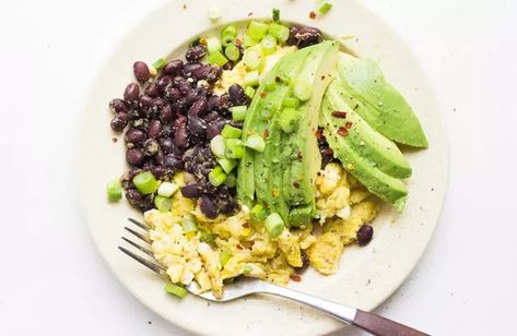 10-Minute High-Fiber Breakfast Recipes for Gut Health | Livestrong.com Heal Myself, High Fiber Breakfast, Rich Breakfast, Egg Scramble, Veggie Breakfast, Plant Based Breakfast, Protein Packed Breakfast, Protein Breakfast Recipes, High Protein Breakfast