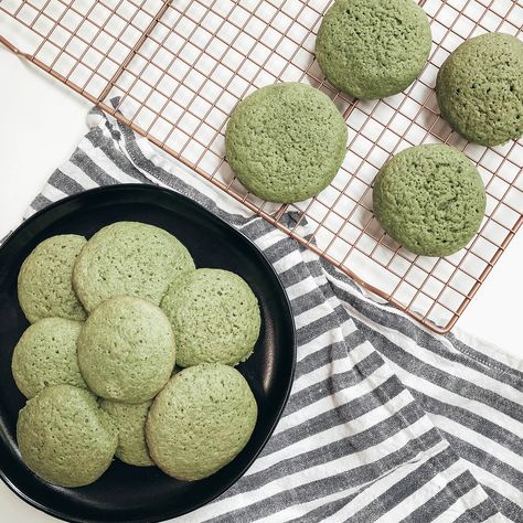 Delicious Matcha Cookies You Will Want to Make - Chanel Moving Forward Healthy Toddler Cookies, Toddler Snacks Healthy, Cookie Recipe Healthy, Healthy Kid Snacks, Matcha Recipe Baking, Matcha Powder Recipes, Matcha Cookies Recipe, Matcha Dessert Recipes, Tea Cookies Recipe