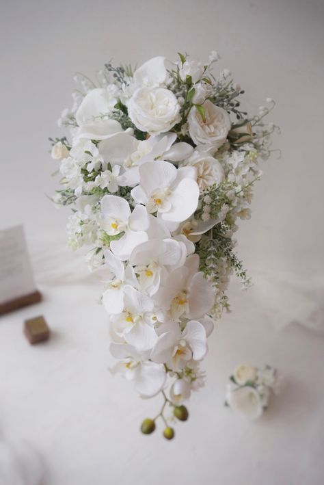 Orchid Wedding Bouquet White, Orchid Flower Bouquet Wedding, Orchid Bridal Bouquets Unique, White Orchid Bouquet Wedding, White Wedding Bouquets Elegant, Brides Checklist, Wedding Bucket Flowers, White Orchid Bouquet, Orchid Bridal Bouquets