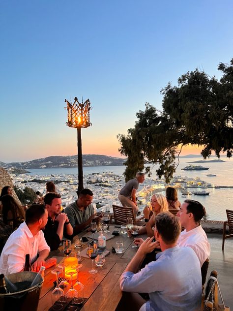 Tribe Of Friends, Villa With Friends, Greece With Friends, Summer Dinner With Friends, Greece Dinner, Mykonos Aesthetic, Mykonos Sunset, Greece Wine, Luxury Mediterranean Homes