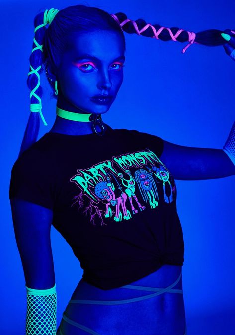 Feminist Halloween Costumes, Neon Party Outfits, Roller Skating Outfits, Party Monster, Neon Top, Neon Makeup, Vinyl Dress, Neon Hair, Neon Outfits