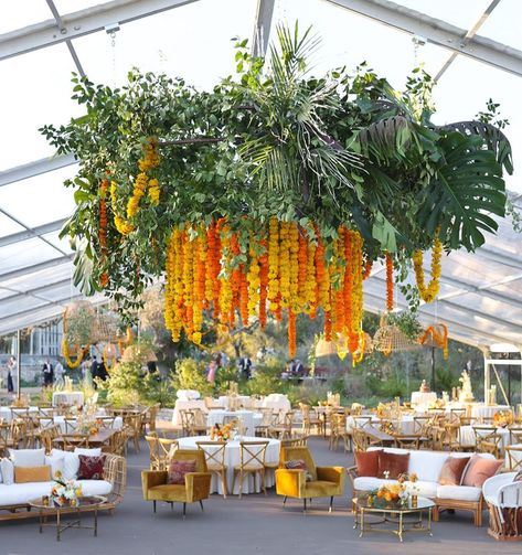 𝐒𝐭𝐞𝐦𝐬 𝐅𝐥𝐨𝐫𝐚𝐥 + 𝐄𝐯𝐞𝐧𝐭 𝐒𝐭𝐲𝐥𝐢𝐧𝐠 on Instagram: “A little pop of marigold for your Thursday. 💛🧡 #blooms #bloomsday #blooooms #dsfloral #floralfix #florallife #floweraddict…” Marigold Garland, Floral Installation, Flower Chandelier, Flower Installation, Flower Soft, Ceremony Decor, Wedding Ceremony Decorations, Ceremony Decorations, Flower Lover