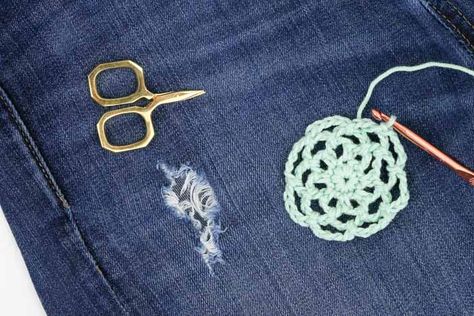 It's so fun to add crochet accents to your clothing. This free crochet medallion pattern is perfect for covering holes in jeans. Add Crochet To Clothing, Crochet Patches For Jeans, Jeans With Crochet, Jean Sewing, Crochet Spring Patterns, Jean Repair, Holes In Jeans, Crochet Medallion, Crochet Patches