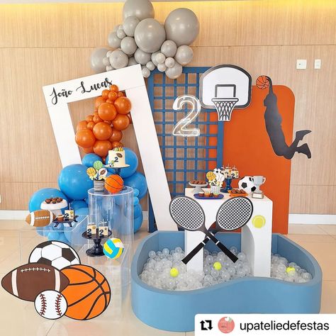 2 anos do João Lucas que é apaixonado por bolas 🎾⚽🏈🏀 A @upateliedefestas criou essa festa linda incluindo nossas bolas feitas de papel. Amei esse resultado 💚 #festabolas #festasbolasesportivas #festaesportes #papercrafts #lowpoly #papelariapersonalizada #feitodepapel #feitodecoração Born Two Ball Birthday Theme, Ball Theme 2nd Birthday Party, Ball Themed Second Birthday, Sports Ball Party Theme 2nd Birthday, 2nd Birthday Balls Theme, Ball Theme Birthday, Sport Birthday, Sport Theme, Sports Birthday