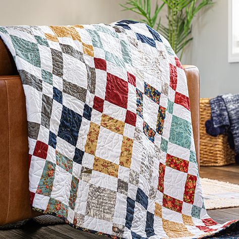 Layer Cake Quilt, Layer Cake Quilt Patterns, Missouri Quilt, Quilt Layers, Cake Quilt, Layer Cake Quilts, Missouri Star Quilt Company, Free Pattern Download, Quilt Modernen