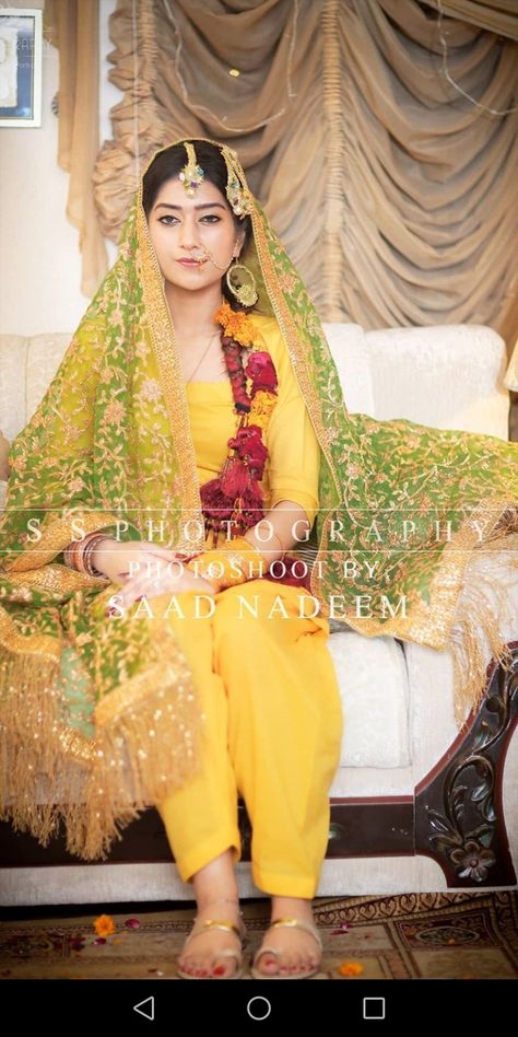 Pakistani Gorgeous Bride #Pakistanibride #Asianbrides #eautifuldress #weddingDress #weddingmakeup Mehndi Look For Bride Pakistani, Ubtan Dresses Pakistani, Mayun Dresses Pakistani, Indian Wedding Reception Outfits, Mayon Dresses, Pakistan Bride, Haldi Dress, Mehndi Outfit, Mehndi Dresses