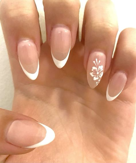 There's a new beauty trend taking over Instagram and it's absolutely stunning. Say hello to "quartz nails". Almond Nails Designs Summer White, White French Tip Almond Nails With Flower, Elegant French Nails Design Classy, Nails Almond Design Summer, Beachy Simple Nails, Ocean Nail Designs Simple, Nail Designs Summer Flowers, Tropical Simple Nails, Summer Nail Inspo Flowers