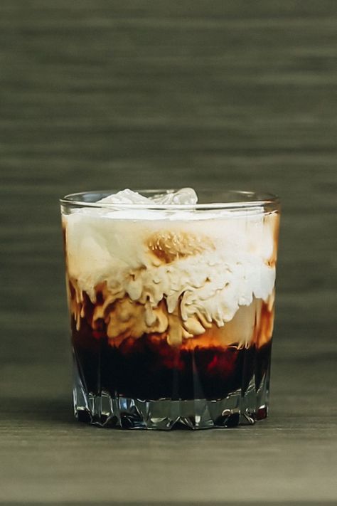 White Russian Drink, Russian Cream, White Russian Cocktail, Cocktail Images, Singapore Sling, Coffee Liqueur, Cocktail Ideas, Cocktail Photography, Friday 13th