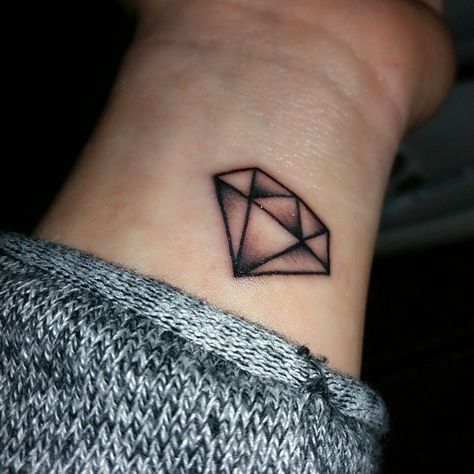 Diamante Tattoo, Tattoo Fingers, Small Diamond Tattoo, Diamond Tattoo Designs, Sky Tattoos, Unique Wrist Tattoos, Diamond Tattoo, Thigh Tat, Wrist Tattoo Ideas