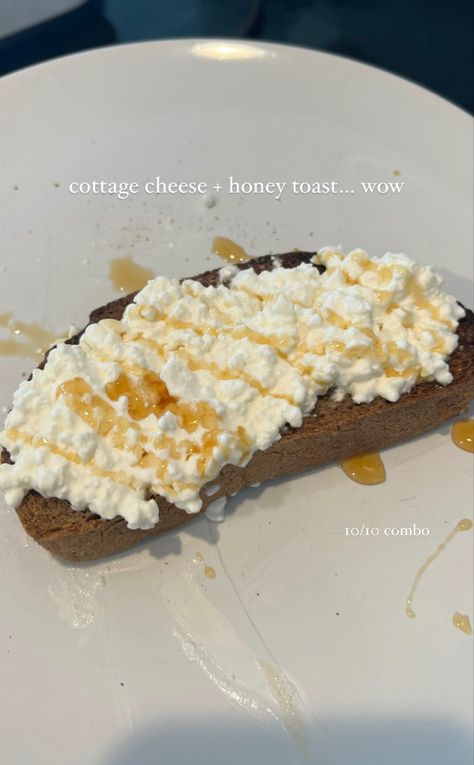 Cottage Cheese On Toast, Cottage Cheese Toast, Food Calorie Chart, Healthy Lunch Snacks, Healthy Food Inspiration, Healthy Food Motivation, Healthy Lifestyle Food, Healthy Sweets Recipes, Food Is Fuel