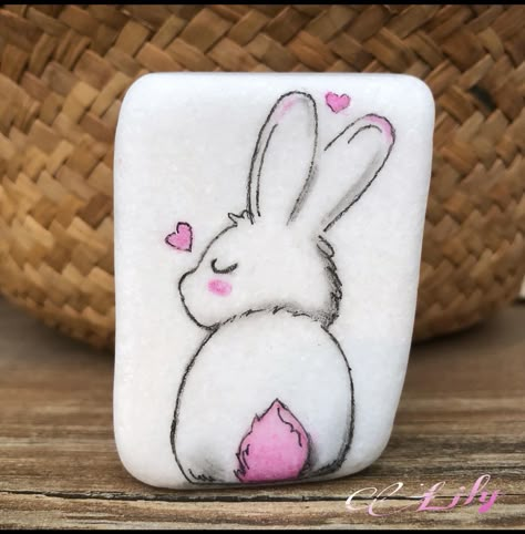 Painted Rocks For Easter, Bunny Painted Rocks, Painted Magnets, Easter Rocks, Rock Art Painting, Rock Crafts Diy, Grandma Crafts, Painting Pumpkins, Easter Egg Art