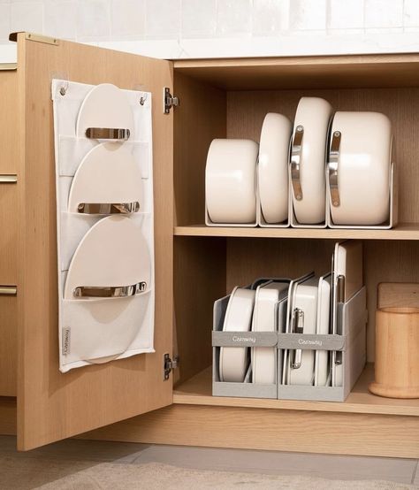 Desain Pantry Dapur, Pan Storage, Desain Pantry, Pan Organization, House Organisation, Kitchen Organisation, Lid Storage, Home Organisation, Cabinet Organization