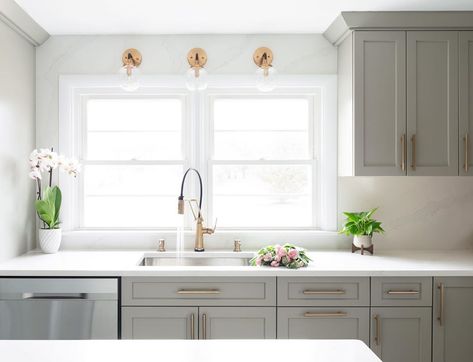 MetropolitanCabinets&Counters on Instagram: “See how the full height stone backsplash goes all around the window? One of the great details in Bridget, our own stone specialist’s,…” Backsplash Around Window, Professional Kitchen Appliances, Ge Cafe Appliances, Gold Cabinet Hardware, Double Oven Range, Quartz Backsplash, Small Oven, Neutral Kitchen, Stone Backsplash