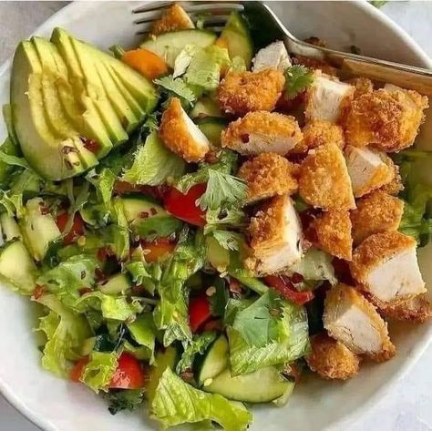 Chicken Chopped Salad, Healthy Food Dishes, Makanan Diet, Diet Keto, Diet Meal Plans, Keto Meal Plan, Keto Diet Recipes, Chicken Breasts, Chicken Salad