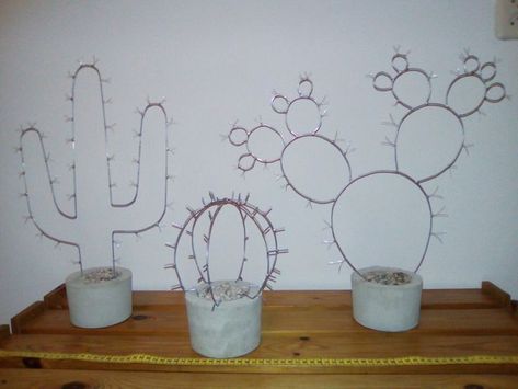 Wire Cactus, Come Intrecciare, Cactus Sculpture, Opuntia Cactus, Barbed Wire Art, Diy Cactus, Cactus Craft, Art Fil, Copper Wire Art