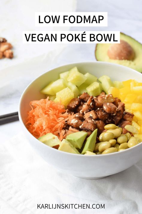 A low FODMAP vegan poke bowl with oven-baked tempeh and lots of veggies. Easy to make and very tasty! Gluten-free and lactose-free #pokebowl #fodmappokebowl #veganpokebowl #glutenfree #lactosefree #fodmap #vegan Healthy Fodmap Recipes, Low Fodmap Recipes Vegetarian, Vegan Fodmap, Vegan Poke Bowl, Low Fodmap Dinner Recipes, Vegan Poke, Fodmap Dinner Recipes, Low Fodmap Dinner, Fodmap Dinner