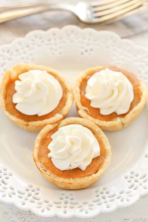 An easy recipe for mini pumpkin pies made in a muffin pan. The perfect dessert for Thanksgiving! Mini Pumpkin Pies Recipe, Pumpkin Pie Recipe Easy, Homemade Pie Crust Recipe, Sugar Cookie Crust, Mini Pumpkin Pies, Easy Pumpkin Pie, Pumpkin Pie Recipe, Homemade Pumpkin Pie, Pumpkin Pies