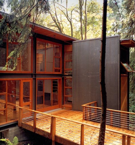 michaelssisson-residence-by-miller-hull-photo-by-art-grice Pacific Northwest Design, Extreme Homes, Pacific Northwest Style, Northwest Style, Contemporary House Exterior, Miller Homes, Casa Container, Cabin Design, Traditional Architecture