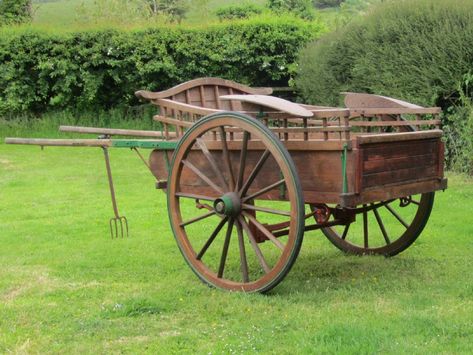 Wooden Horse Drawn Delivery Cart | 263820 | Sellingantiques.co.uk Vintage Carts, Wood Homes, Wagon Wheel Decor, Hippie Bedroom Decor, Wood Wagon, Horse Wagon, Earth Bag Homes, Horse Cart, Wooden Cart