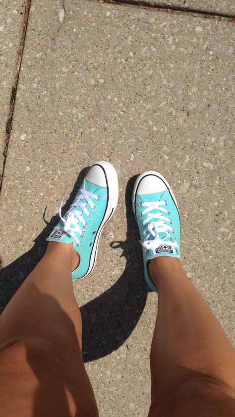 Tiffany blue converse. #love #mint #converse Teal Converse Outfit, Tiffany Blue Converse, Mint Converse, Teal Converse, Converse Fits, Converse Low Tops, Blue Converse, Outfits With Converse, Mint Blue